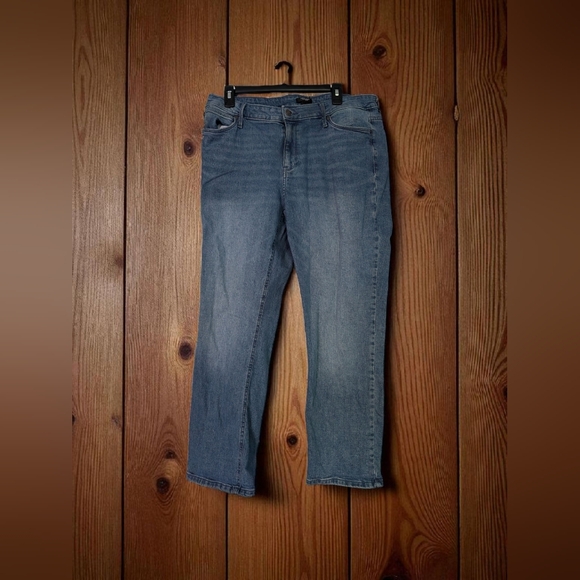Simply Vera Vera Wang Denim - Simply Vera Vera Wang Mid-Rise Slim Straight Blue Jeans Size 14 (EUC)